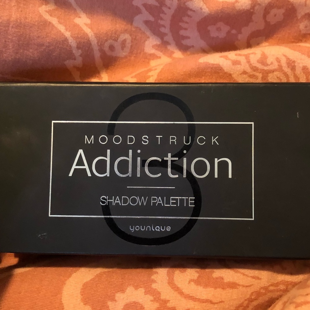 Younique Moodstruck Addiction Shadow Palette 3